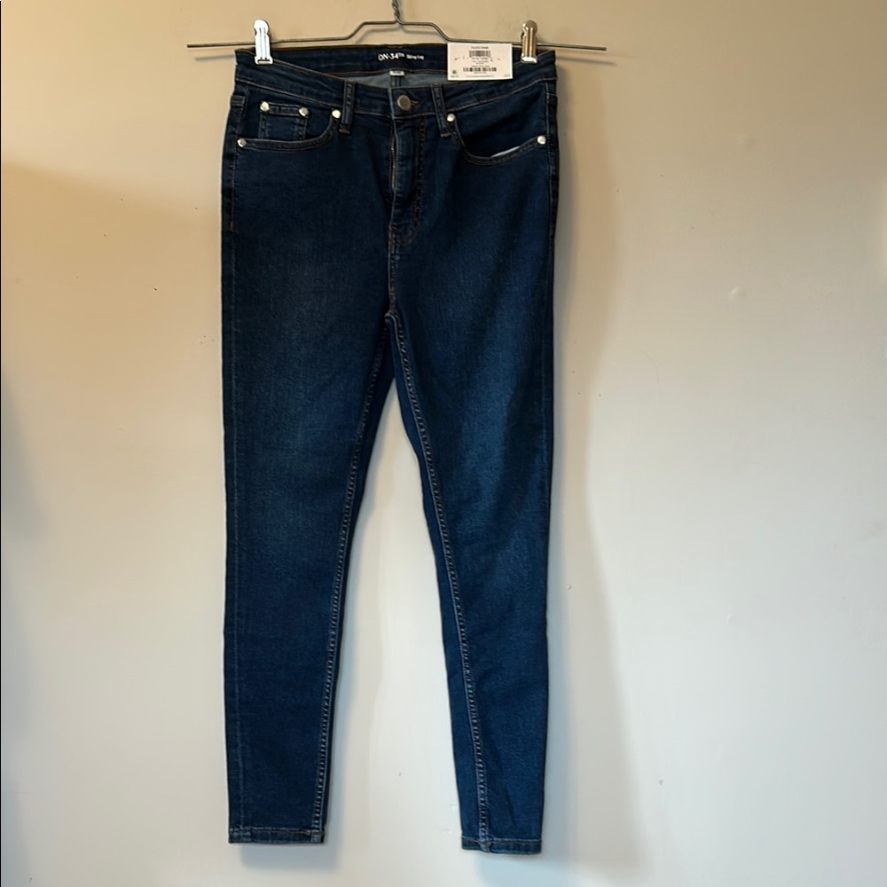 On 34th skinny leg high rise short jeans size 8/29S front zip new with tag.